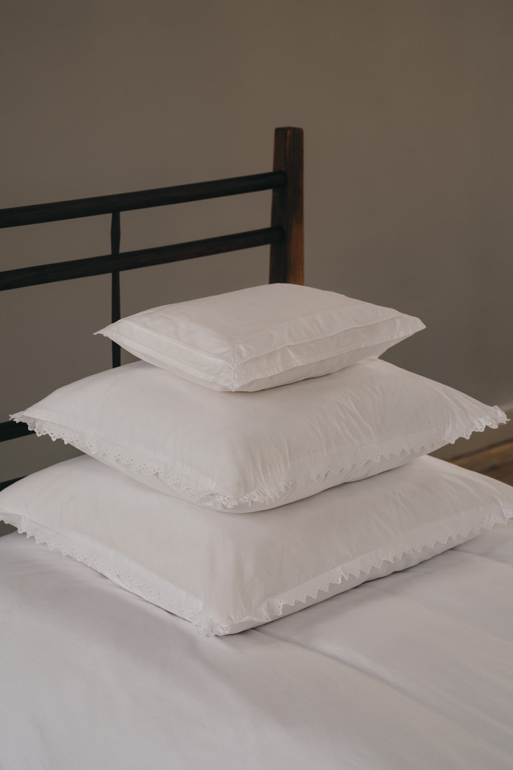 Broderie Anglaise Anaïs Pillowcase Broken White