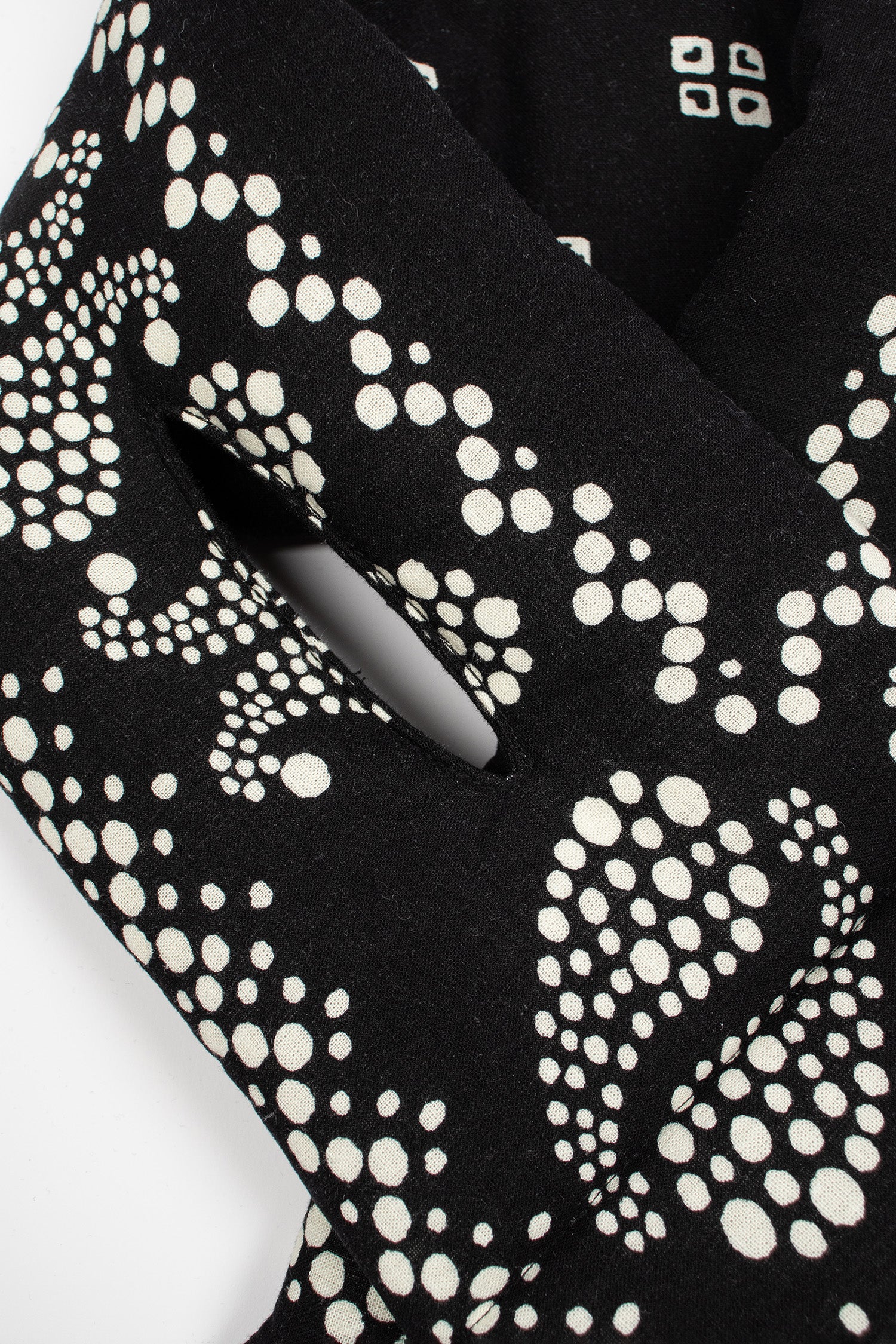 Kesa Padded Muffler Black