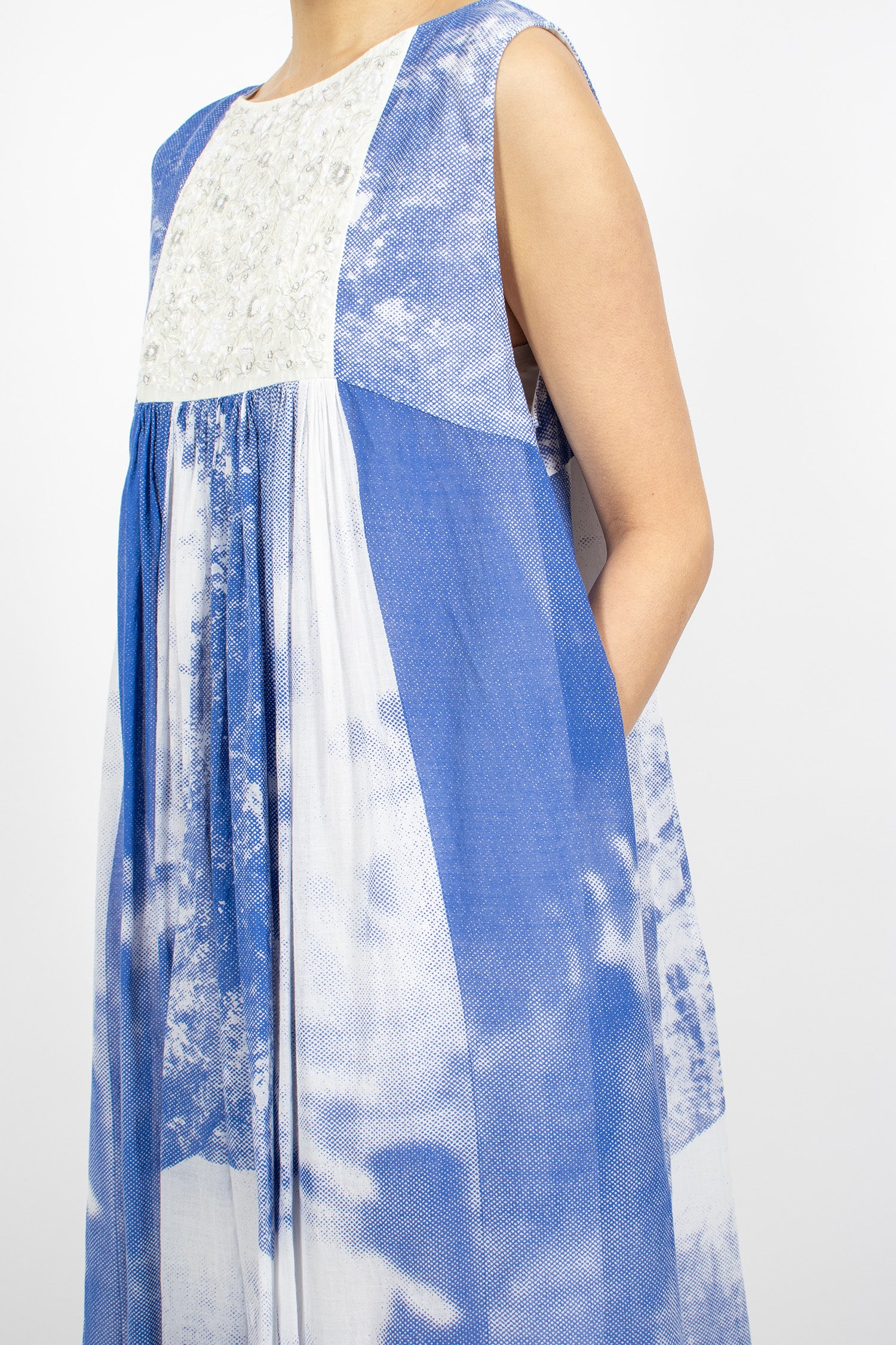 Embroidered Sleeveless Dress White Lapis