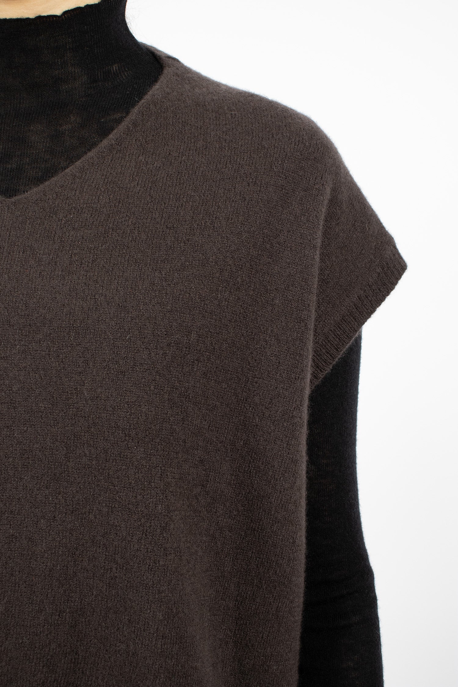 4433 Cashmere Vest Chocolate