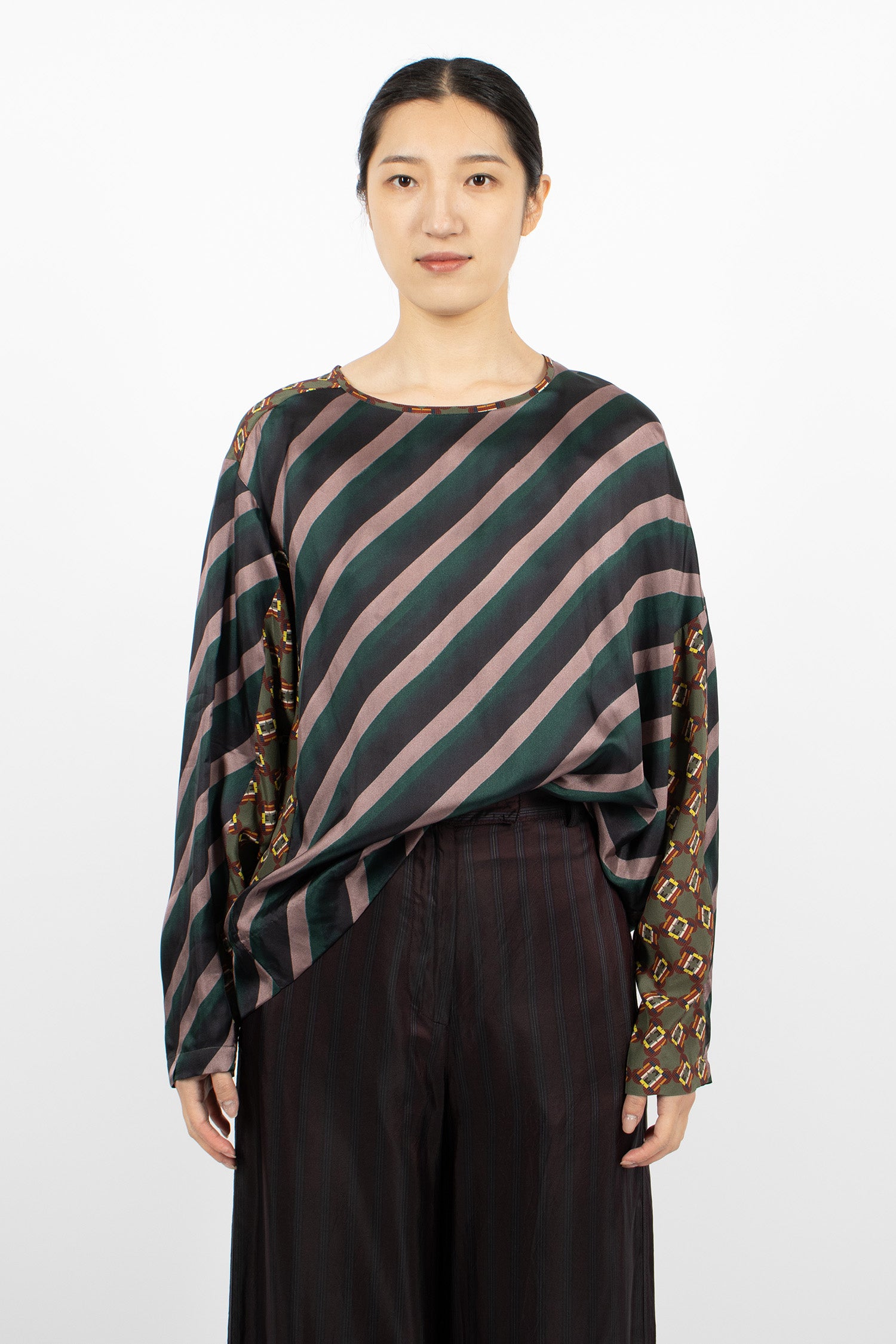 Contrast Asymmetrical Top Bottle