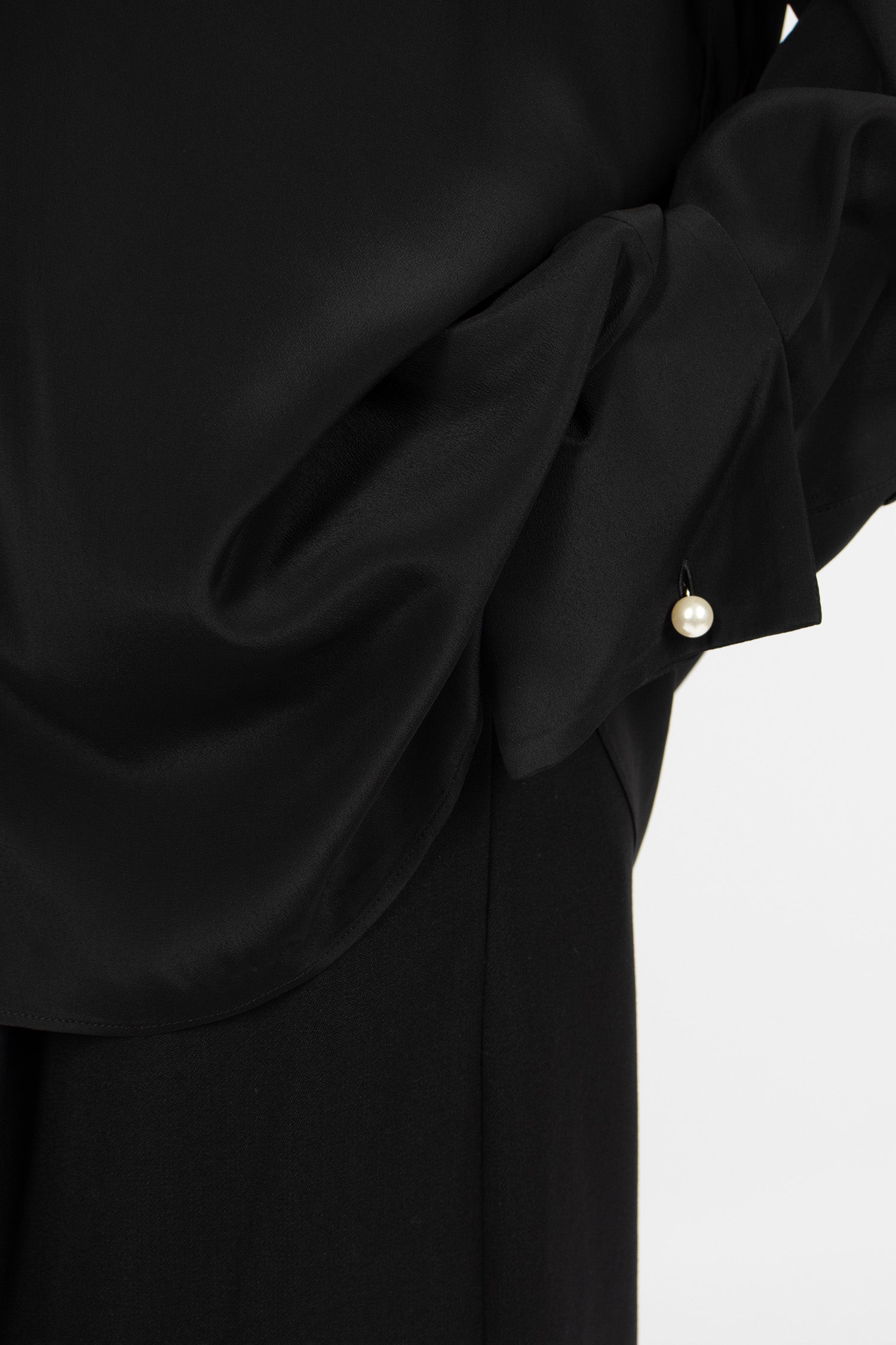 Collarless Elongated Cuff Shirt Black