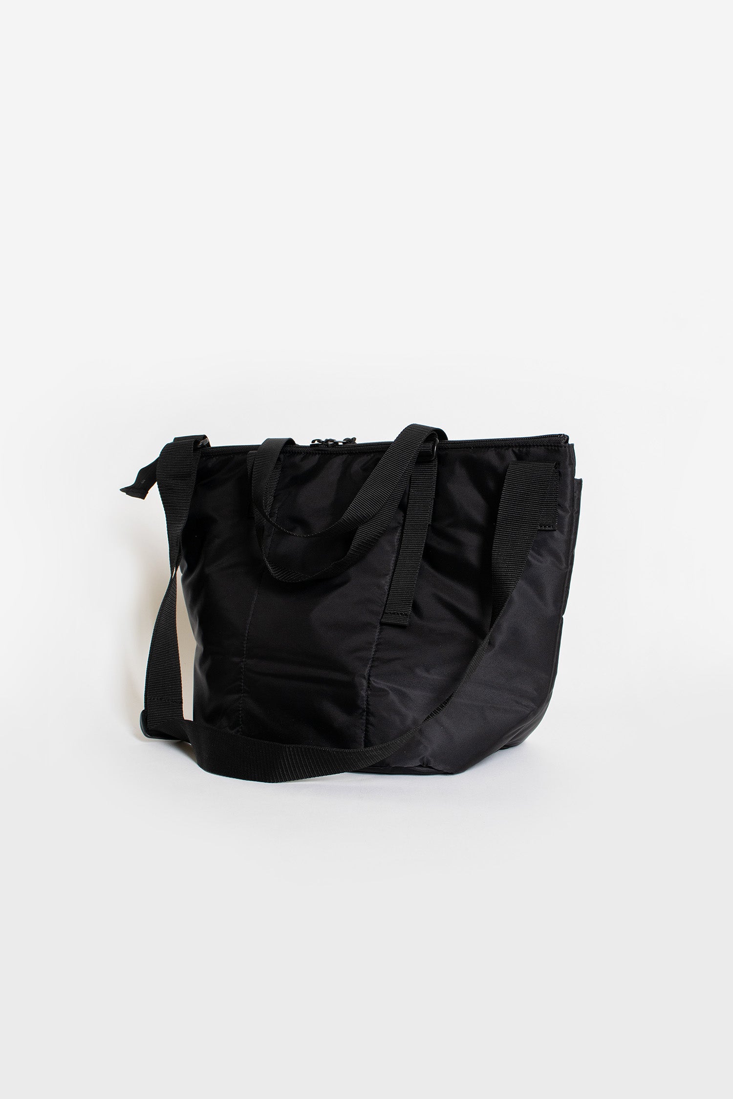 Medium Zipper Duffle Black Puffer