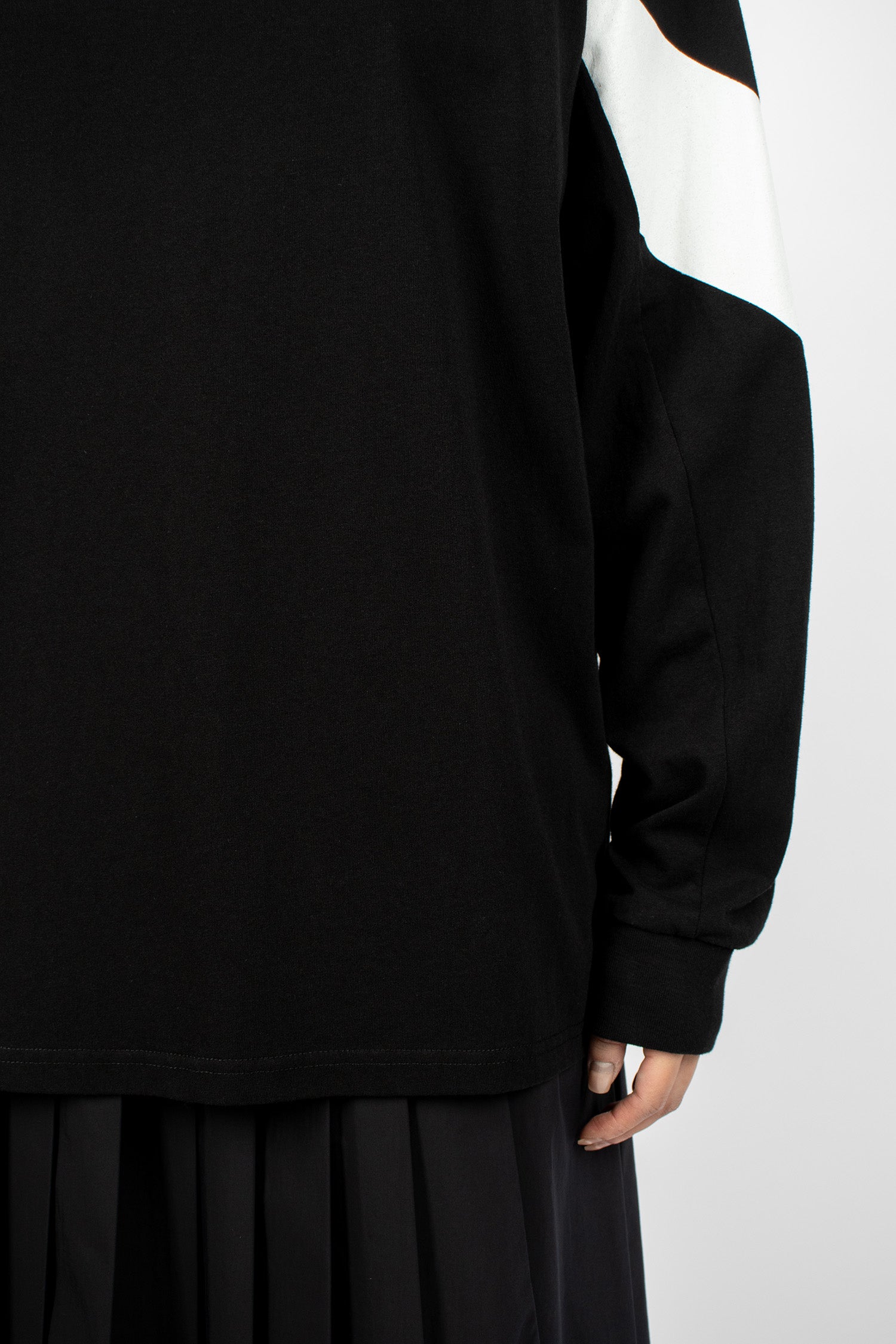 Chevron Raglan L/S Tee Black