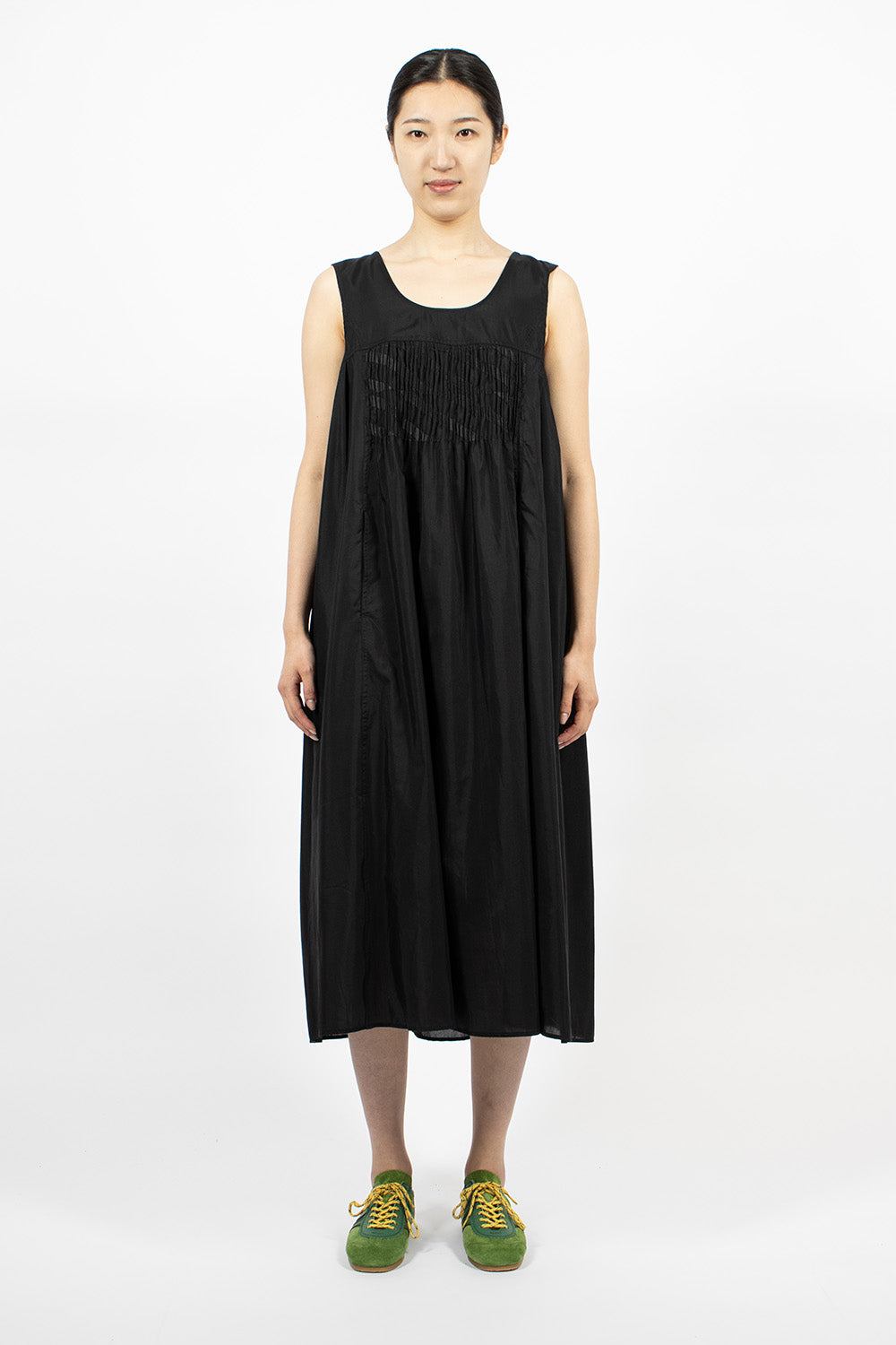 Sleeveless Pleated Embroidery Dress Black