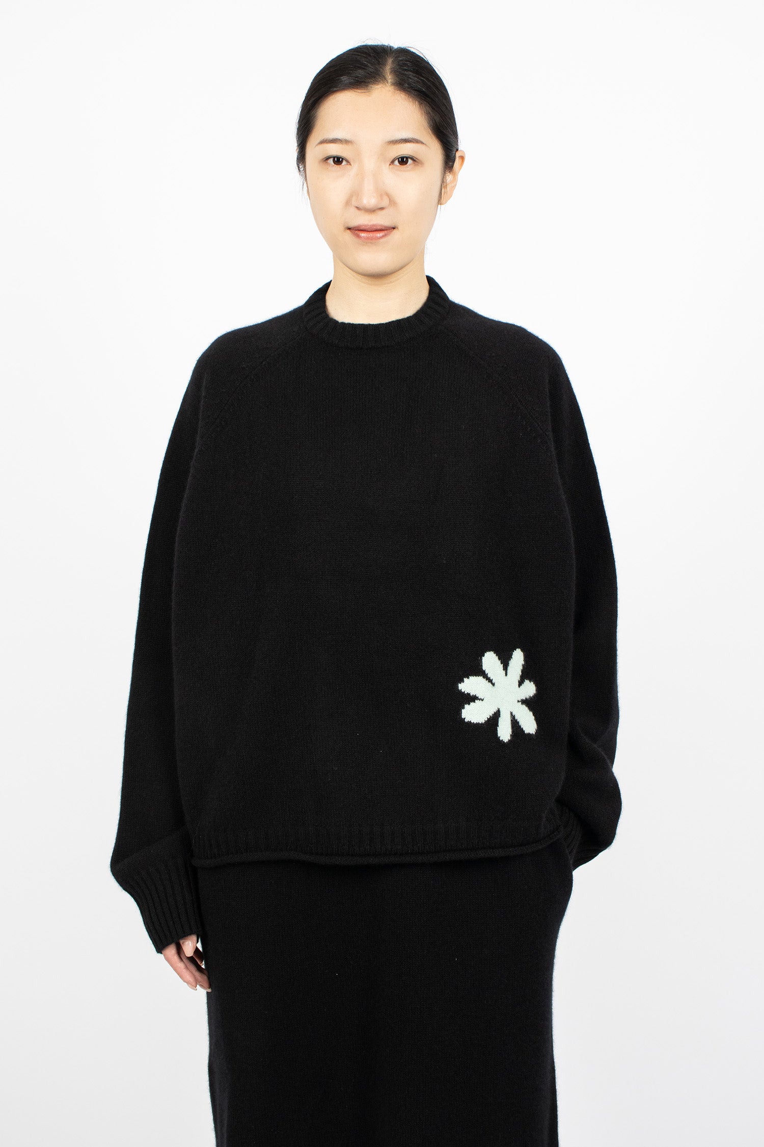 Flower Bigger Sweater Black – Envoy of Belfast